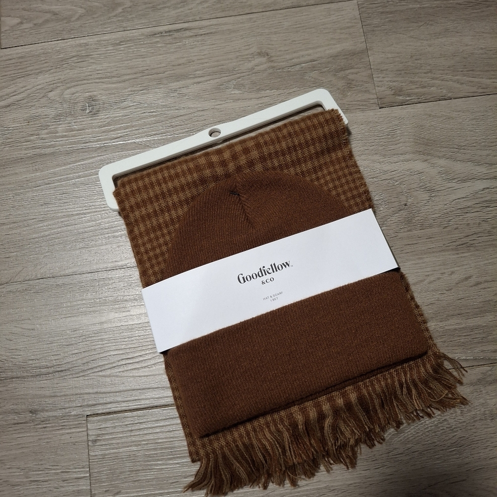 NWT Good Fellow Mens Scarf And Hat